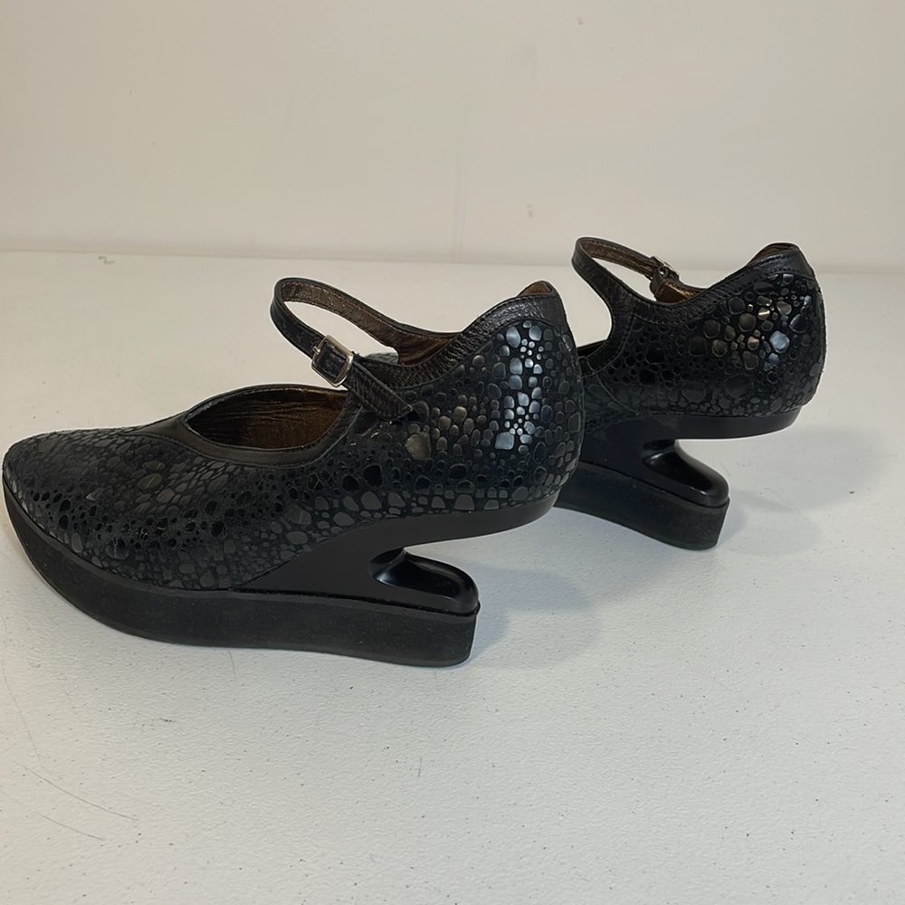 Jan Jansen Textured Suede Curved Heel Mary Jane Shoes - Picture 6 of 14
